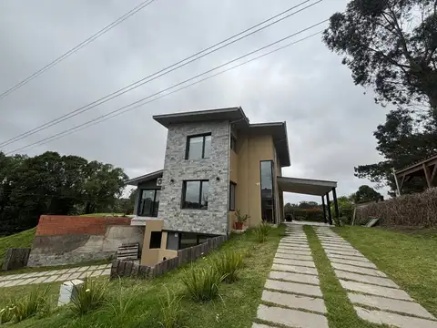 Venta Moderno Chalet 6 ambientes con piscina. Zona Golf, Sierra de los Padres