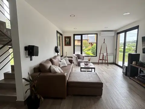 Casa 6 ambientes con 4 baños