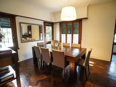 Casa en Alquiler con 1 cochera