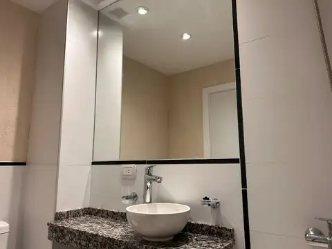 ¡MONOAMBIENTE SUPER LUMINOSO! EN P.Q CENTENARIO