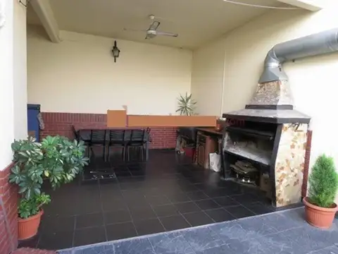 Depto Tipo Casa en Venta en Pompeya, USD 146.000