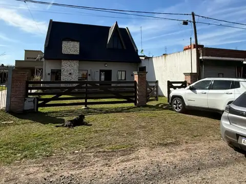 Impecable chalet con piscina, 3 ambientes! 