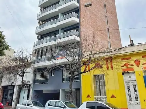 Venta Departamento en Nuestra Señora De Lourdes Un dormitorio al frente Piso cuarto