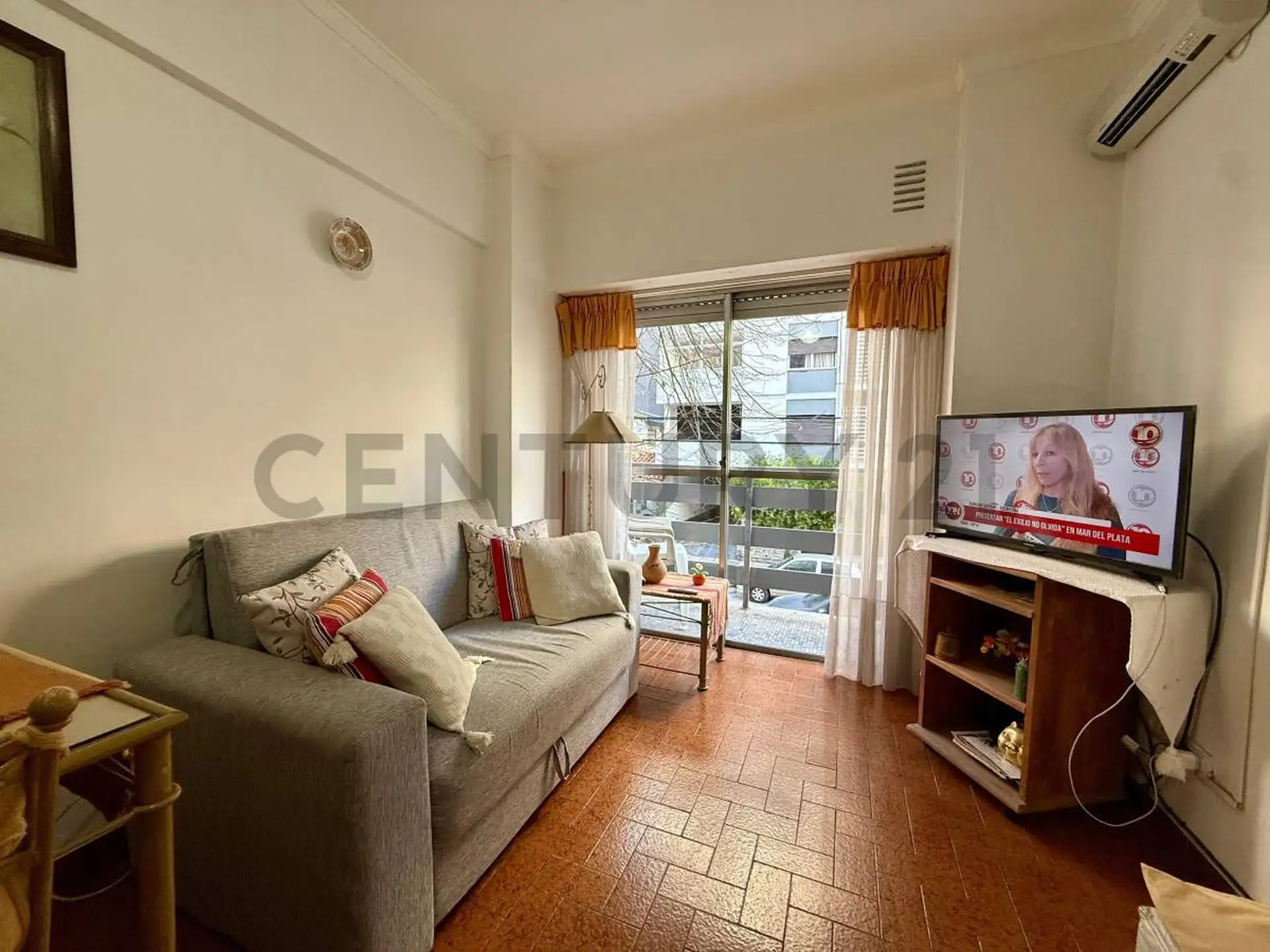 Depto 2 amb, 35m² con balcón — Plaza Colón
