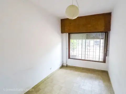 Casa 3 ambientes con patio y garage