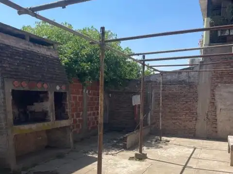 Venta Casa 4 ambientes Pilar Barrio Villa Astolfi, a metros de la estación a refaccionar