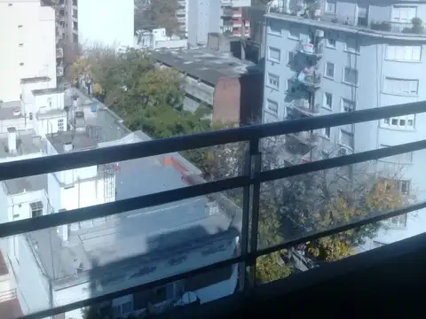 dpto 2 amb. al frente sobre avenida excelente zona