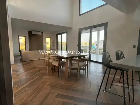 Venta Casa a la laguna en Cruz del Sur 4 Dormitorios Canning