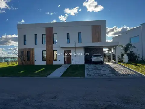 Venta Casa a la laguna en Cruz del Sur 4 Dormitorios Canning