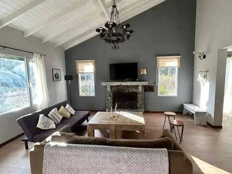 Casa 5 ambientes con 2 baños