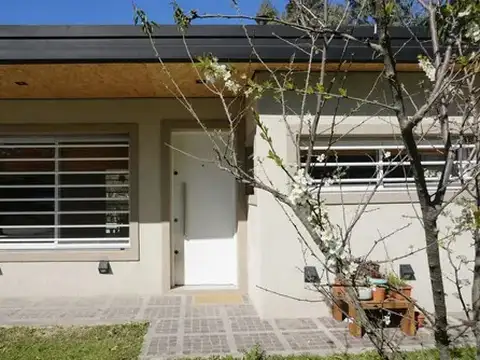 Venta de Casa 3 Ambientes en Villa Elisa, La Plata