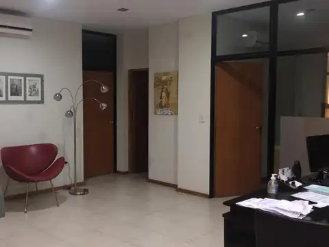 DEPARTAMENTO CON COCHERA/BAULERA OPCION OFICINA