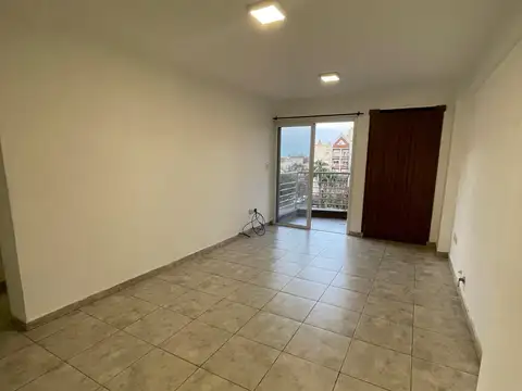 DEPARTAMENTO EN VENTA 2 AMBIENTES AL FRENTE CON BALCON, EXCELENTE UBICACION HAEDO