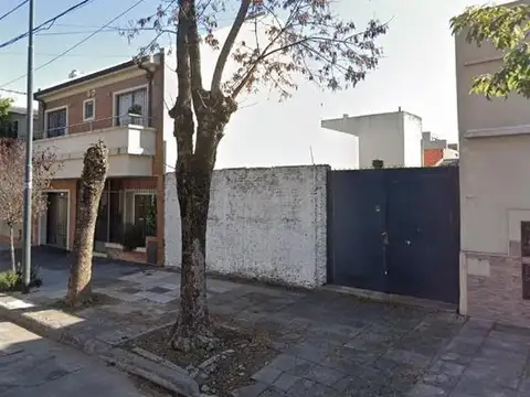 Gregorio de Laferrere e/ Pasaje Espinillo y White