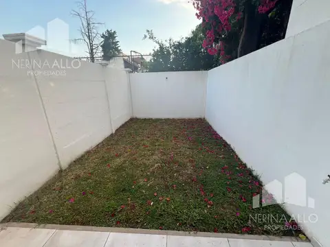 Depto Tipo Casa en Venta con 1 cocheras
