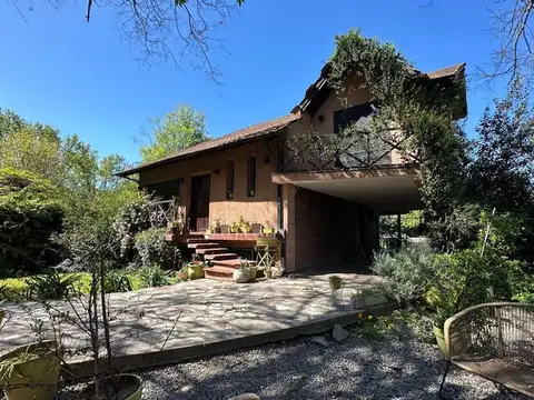 VENTA CASA 4 AMB PILETA QUINCHO - PARQUE LELOIR