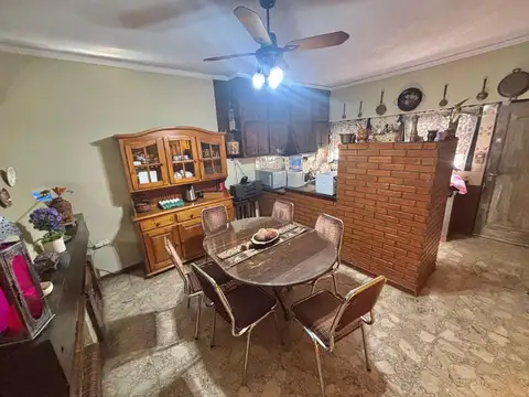 Casa 5 ambientes con 3 baños