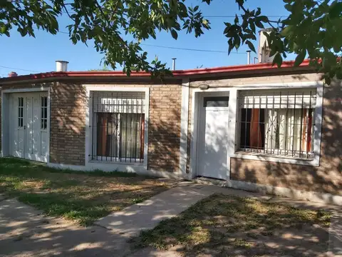 Venta Casa Excelente Estado.Comodidades.Depto Lindante 