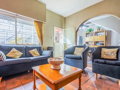 Venta de PH de 4 ambientes en Villa Devoto. Patio y terraza propia. Entrada independiente.