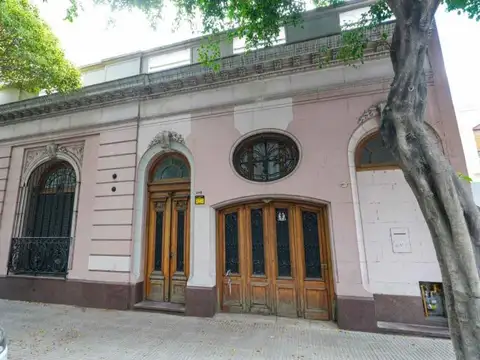CASA EN VENTA 3 AMB ALMAGRO CON JARDIN Y COCHERA