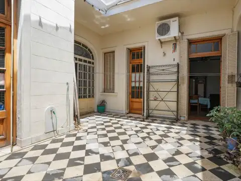 CASA EN VENTA 3 AMB ALMAGRO CON JARDIN Y COCHERA