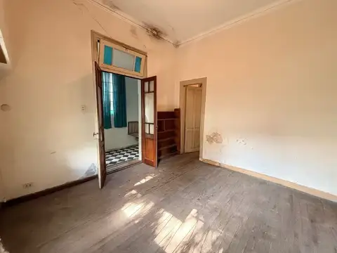 VENTA CASA 3 AMBIENTES LOMAS PATIO A REFACCIONAR