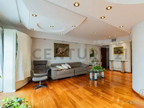 Venta Departamento 4 ambientes con dependencia en Flores sobre Avenida Avellaneda