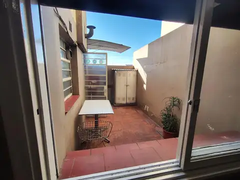 MONOAMBIENTE CON PATIO EXCLUSIVO A 100 M DE ESTACIÓN MORON