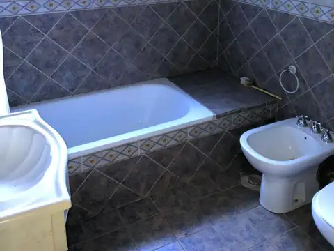 Casa 3 ambientes con 1 baño