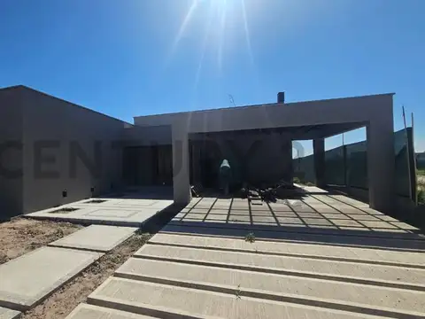 MODERNA CASA EN VENTA en RINCON VIAMONTE