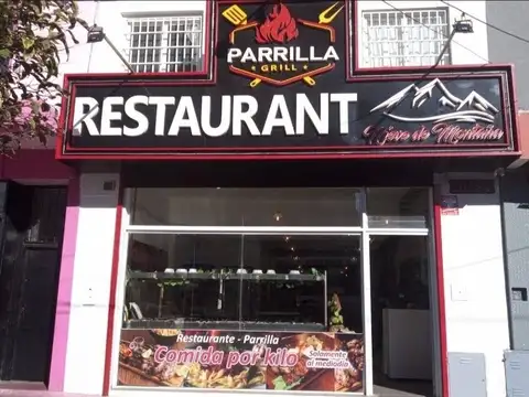 Local en dos plantas de 359m2 + - Av. P. Luro y España