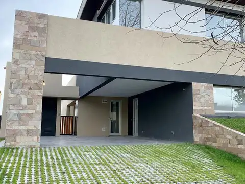 Casa en Venta al Este