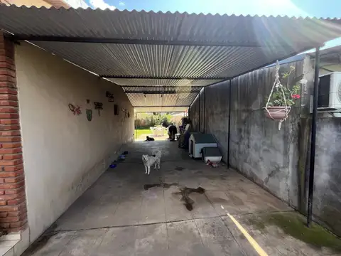 Casa en Venta con 3 cocheras