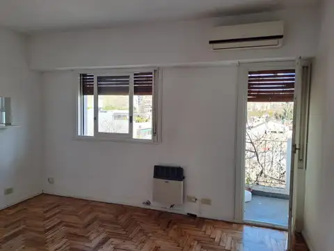 3 ambientes al frente en Belgrano con balcon