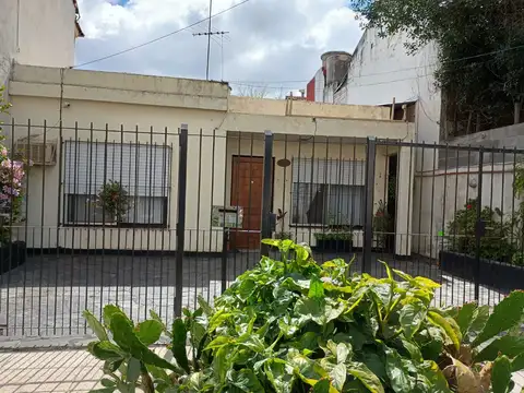 Casa tipo americana de 214 m² con 2 habitaciones en venta en Olivos