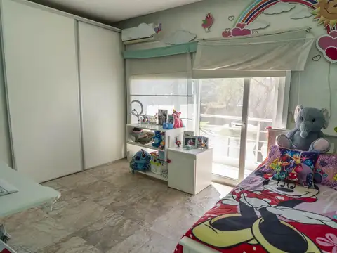 Casa 6 ambientes con 3 baños
