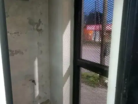 Venta Local Sobre Av. Don Bosco En Morón