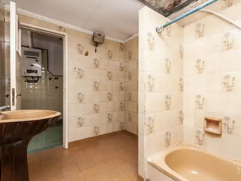 CASA DE 3 AMB CON LOCAL Y COCHERA - LANÚS