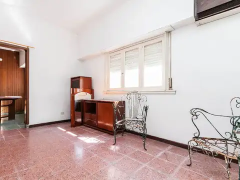 CASA DE 3 AMB CON LOCAL Y COCHERA - LANÚS