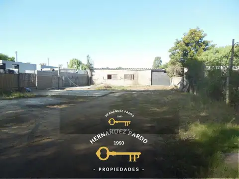 Galpon de 120 m2 sobre Giannattasio sur en alquiler