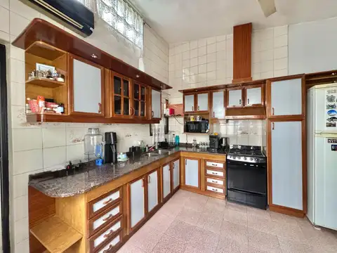 Casa 6 ambientes con 1 baño