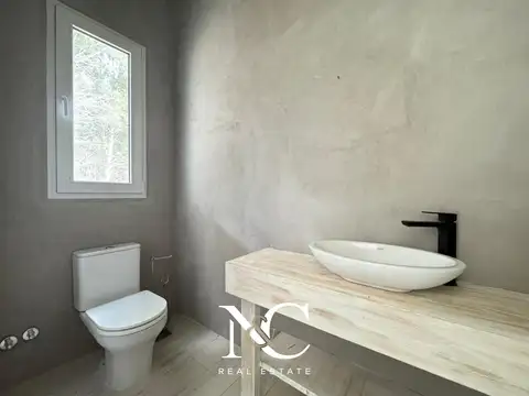 Casa 5 ambientes con 3 baños