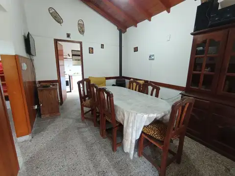 Casa 4 ambientes con 2 baños