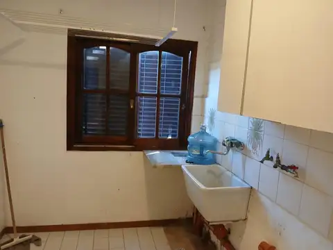 Padre Acevedo 3500 Gran casa familiar con psicina y parrilla