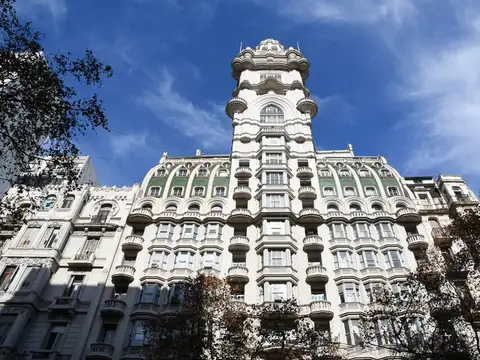 VENTA  OFICINA  DISTINGUIDA PALACIO BAROLO