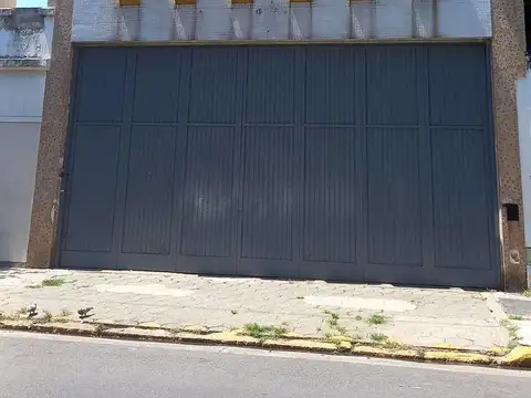 GALPÓN ALQUILER FLORES DE 780m² SIN COLUMNAS