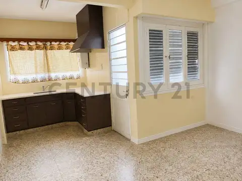 Casa 3 ambientes con 1 baño