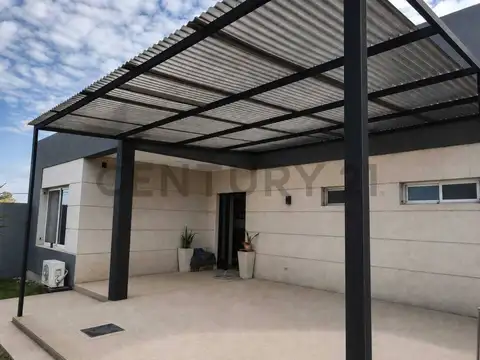 OPORTUNIDAD ÚNICA - CASA MODERNA CON PILETA - USD 90.000