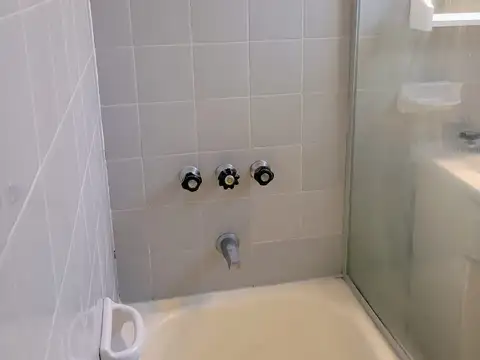 Monoambiente Amplio, Apto Prof, Impecable Muy Luminoso Excelente Zona