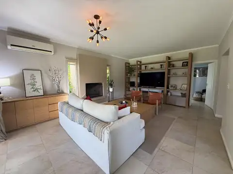 Casa 6 ambientes con 3 baños